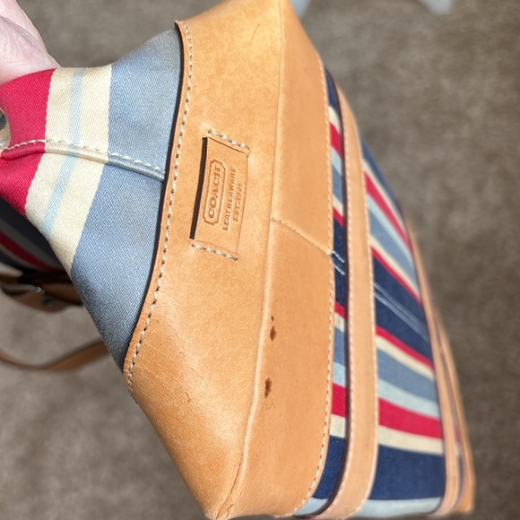 Striped coach - Picture 5 of 12